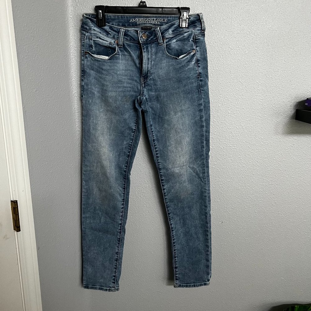 Light Wash American Eagle Skinny Jeans